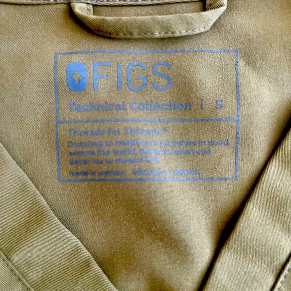 Martini Olive scrub set. - Picture 2 of 3